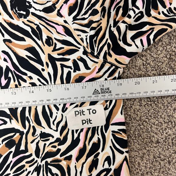Lilly Pulitzer Womens M Luxletic Blythe UPF Can You Zee Me Zebra Pullover Top - Picture 8 of 9